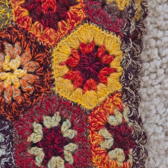NWOT Crochet Flower WOOL Granny Scarf - Picture 4 of 14